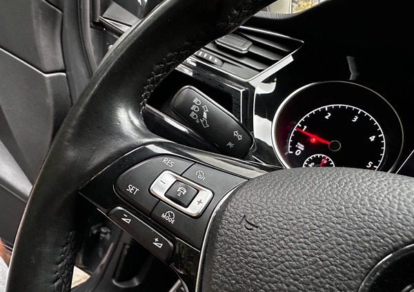 Volkswagen Touran cena 79800 przebieg: 133780, rok produkcji 2018 z Grodków małe 742
